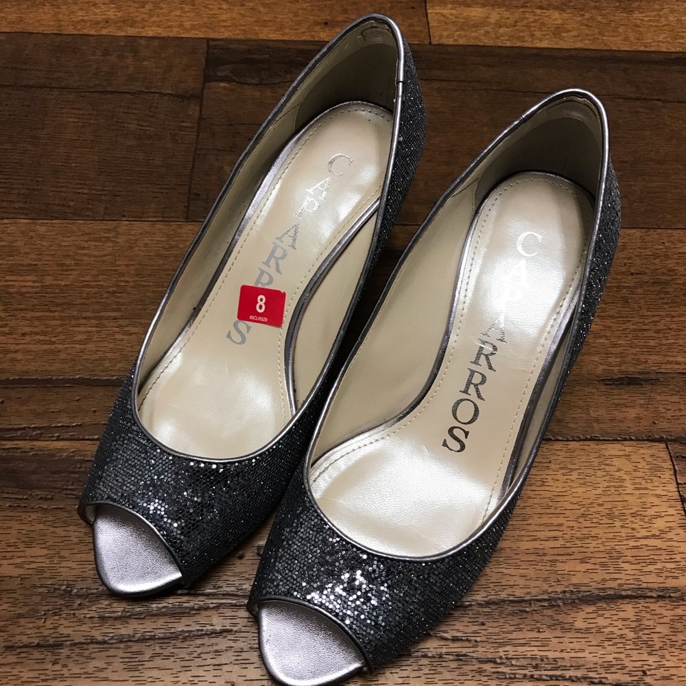 Silver sparking heels